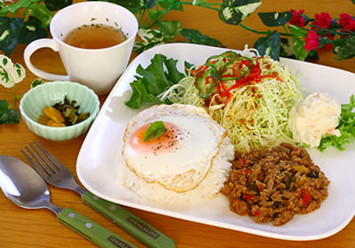 EAT 食べる